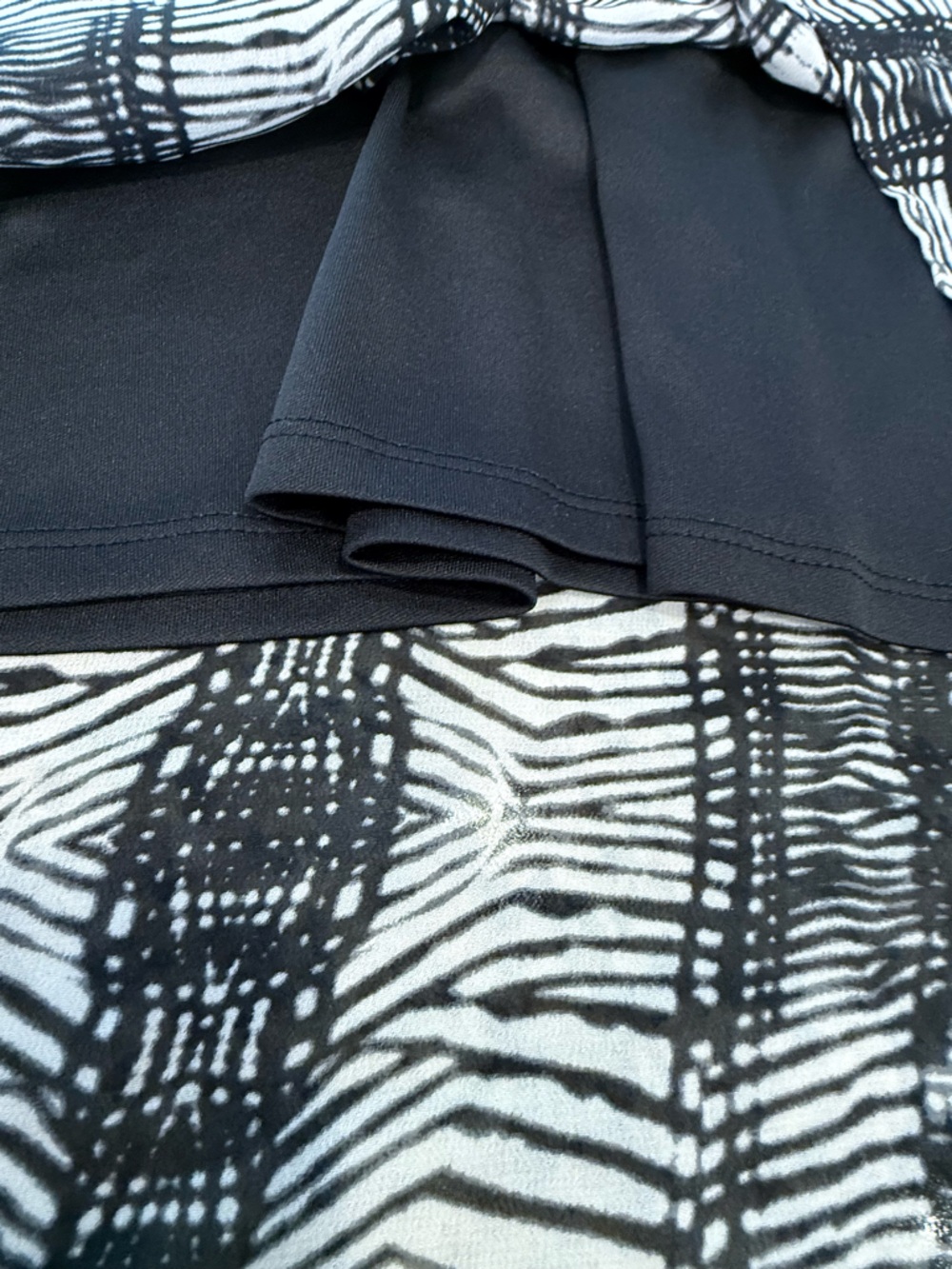 Nine Bird black & white mini dress abstract stripes cap sleeves SZ LG - Picture 6 of 13